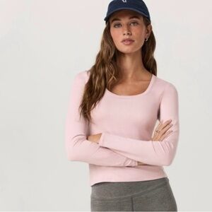 NWT Vuori Sold Out Color Halo Essential Scoop LS in Vintage Rose Heather